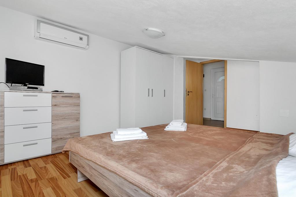 Apartmani Cico Gdinj Exterior photo
